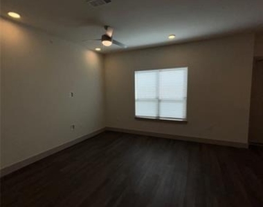2036 Oak Grove - Photo Thumbnail 7