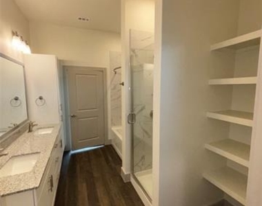 2036 Oak Grove - Photo Thumbnail 14