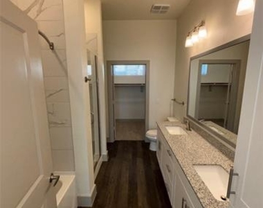 2036 Oak Grove - Photo Thumbnail 15