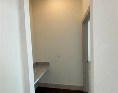 2036 Oak Grove - Photo Thumbnail 17