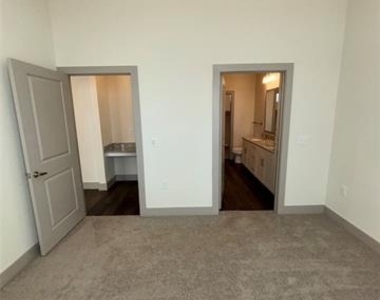 2036 Oak Grove - Photo Thumbnail 8