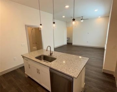 2036 Oak Grove - Photo Thumbnail 2