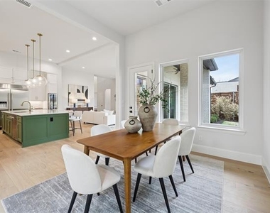 3845 Van Ness Lane - Photo Thumbnail 10
