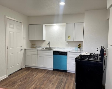 306 W Marble Street - Photo Thumbnail 5