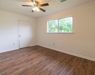 306 W Marble Street - Photo Thumbnail 6