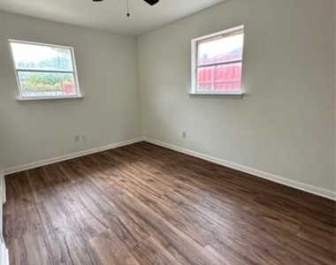 306 W Marble Street - Photo Thumbnail 3