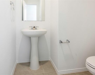 209 Boxberry Way - Photo Thumbnail 8