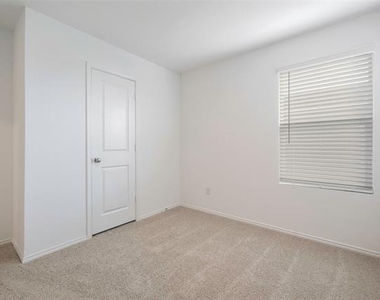 209 Boxberry Way - Photo Thumbnail 12
