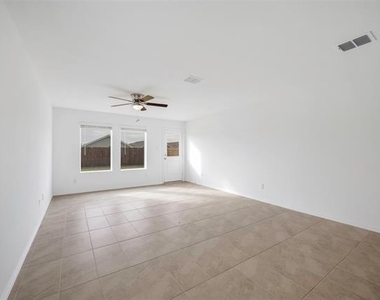 209 Boxberry Way - Photo Thumbnail 6