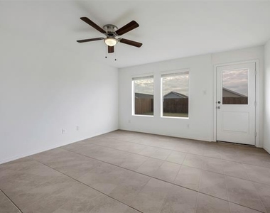 209 Boxberry Way - Photo Thumbnail 7