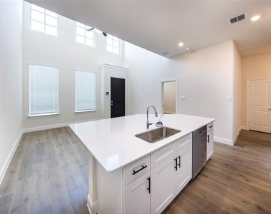 1530 Lake District Drive - Photo Thumbnail 10
