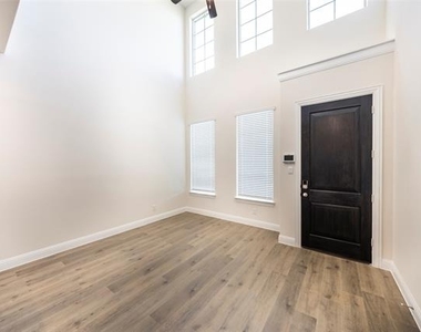 1530 Lake District Drive - Photo Thumbnail 12