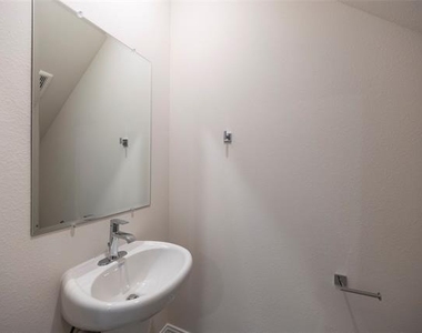 1530 Lake District Drive - Photo Thumbnail 6