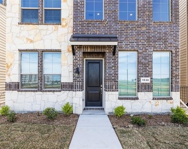 1530 Lake District Drive - Photo Thumbnail 3