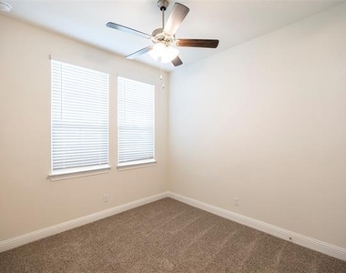 1530 Lake District Drive - Photo Thumbnail 15