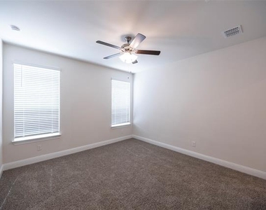 1530 Lake District Drive - Photo Thumbnail 18