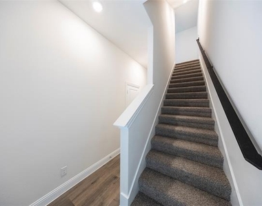 1530 Lake District Drive - Photo Thumbnail 5