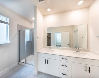 1530 Lake District Drive - Photo Thumbnail 19