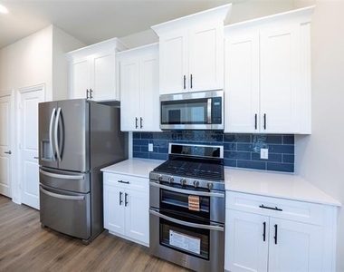 1530 Lake District Drive - Photo Thumbnail 9