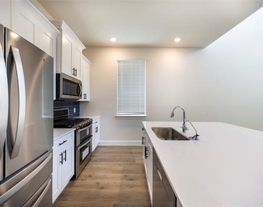 1530 Lake District Drive - Photo Thumbnail 11