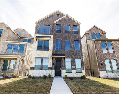 1530 Lake District Drive - Photo Thumbnail 2