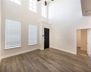 1530 Lake District Drive - Photo Thumbnail 13