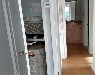 8001 Crespi Boulevard - Photo Thumbnail 6
