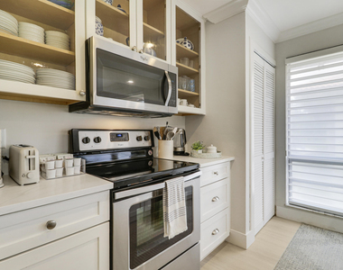 438 Brackenwood Lane S - Photo Thumbnail 4