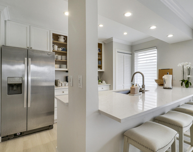 438 Brackenwood Lane S - Photo Thumbnail 3