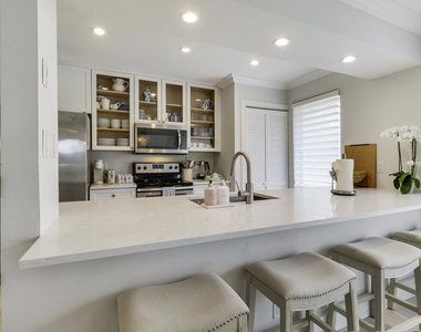 438 Brackenwood Lane S - Photo Thumbnail 2