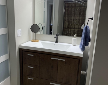 1140 Lake Shore Drive - Photo Thumbnail 9
