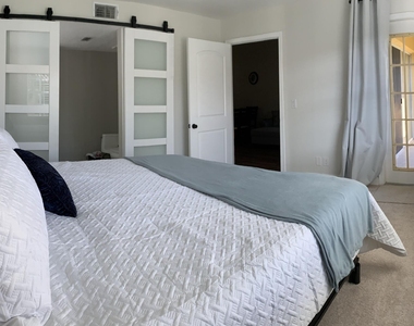 1140 Lake Shore Drive - Photo Thumbnail 7