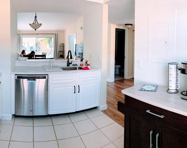 1140 Lake Shore Drive - Photo Thumbnail 4