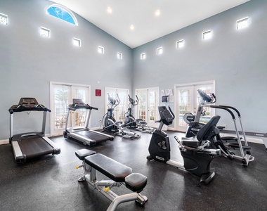 1140 Lake Shore Drive - Photo Thumbnail 11