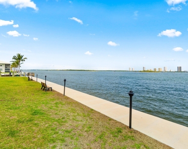 1140 Lake Shore Drive - Photo Thumbnail 13