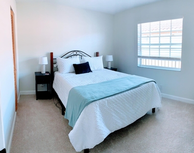 1140 Lake Shore Drive - Photo Thumbnail 10