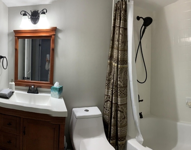 1140 Lake Shore Drive - Photo Thumbnail 8