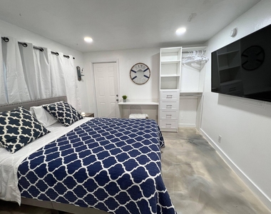 2648 Ne 15th Terrace - Photo Thumbnail 1