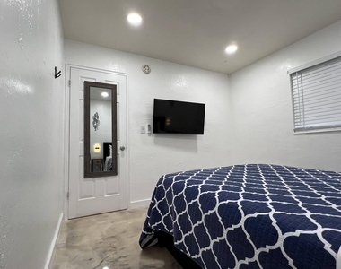 2648 Ne 15th Terrace - Photo Thumbnail 3