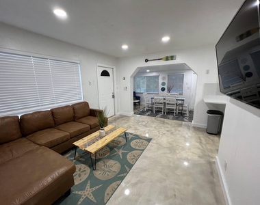 2648 Ne 15th Terrace - Photo Thumbnail 11
