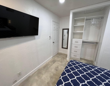 2648 Ne 15th Terrace - Photo Thumbnail 5