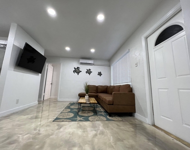 2648 Ne 15th Terrace - Photo Thumbnail 6
