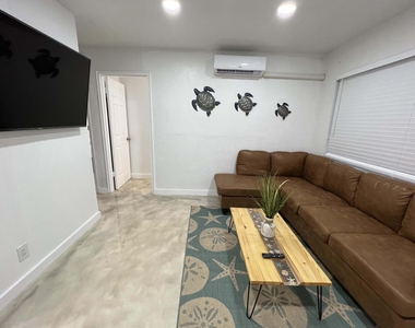2648 Ne 15th Terrace - Photo Thumbnail 22