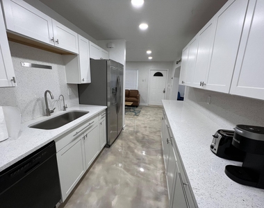 2648 Ne 15th Terrace - Photo Thumbnail 10