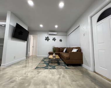 2648 Ne 15th Terrace - Photo Thumbnail 29