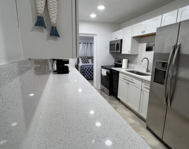 2648 Ne 15th Terrace - Photo Thumbnail 24