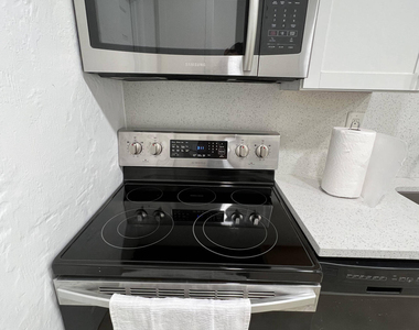 2648 Ne 15th Terrace - Photo Thumbnail 9