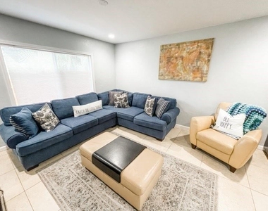 1517 Ne 17th Terrace - Photo Thumbnail 13
