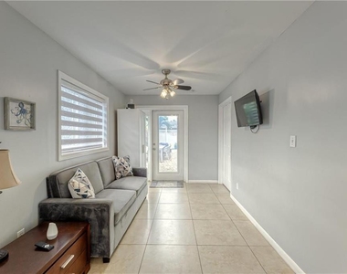 1517 Ne 17th Terrace - Photo Thumbnail 6
