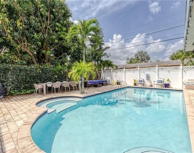 1517 Ne 17th Terrace - Photo Thumbnail 23
